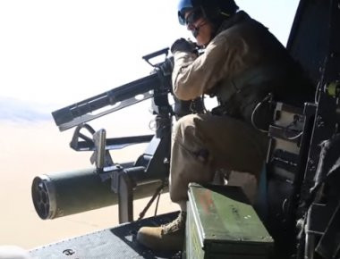 Πεζοναύτες ανοίγουν πυρ με GAU-17 και GAU-21 (βίντεο)